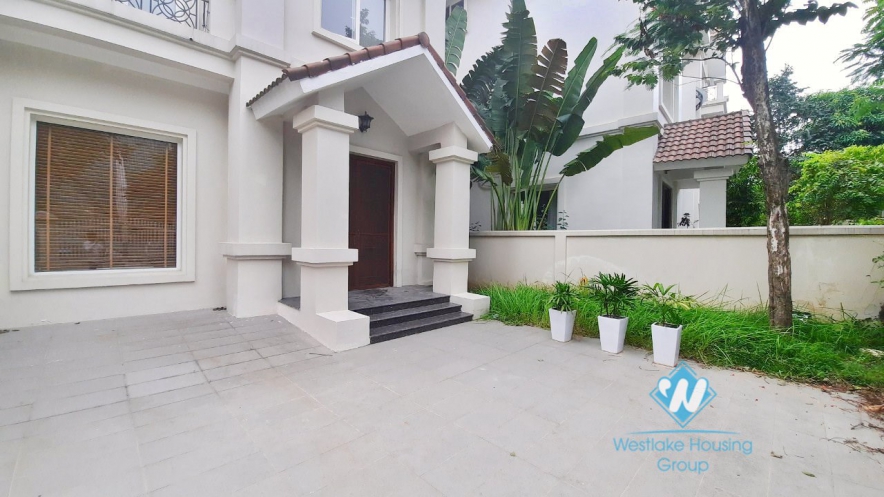 Adjacent four bedroom villas with backyard for rent in Vinhome Riverside Long Bien